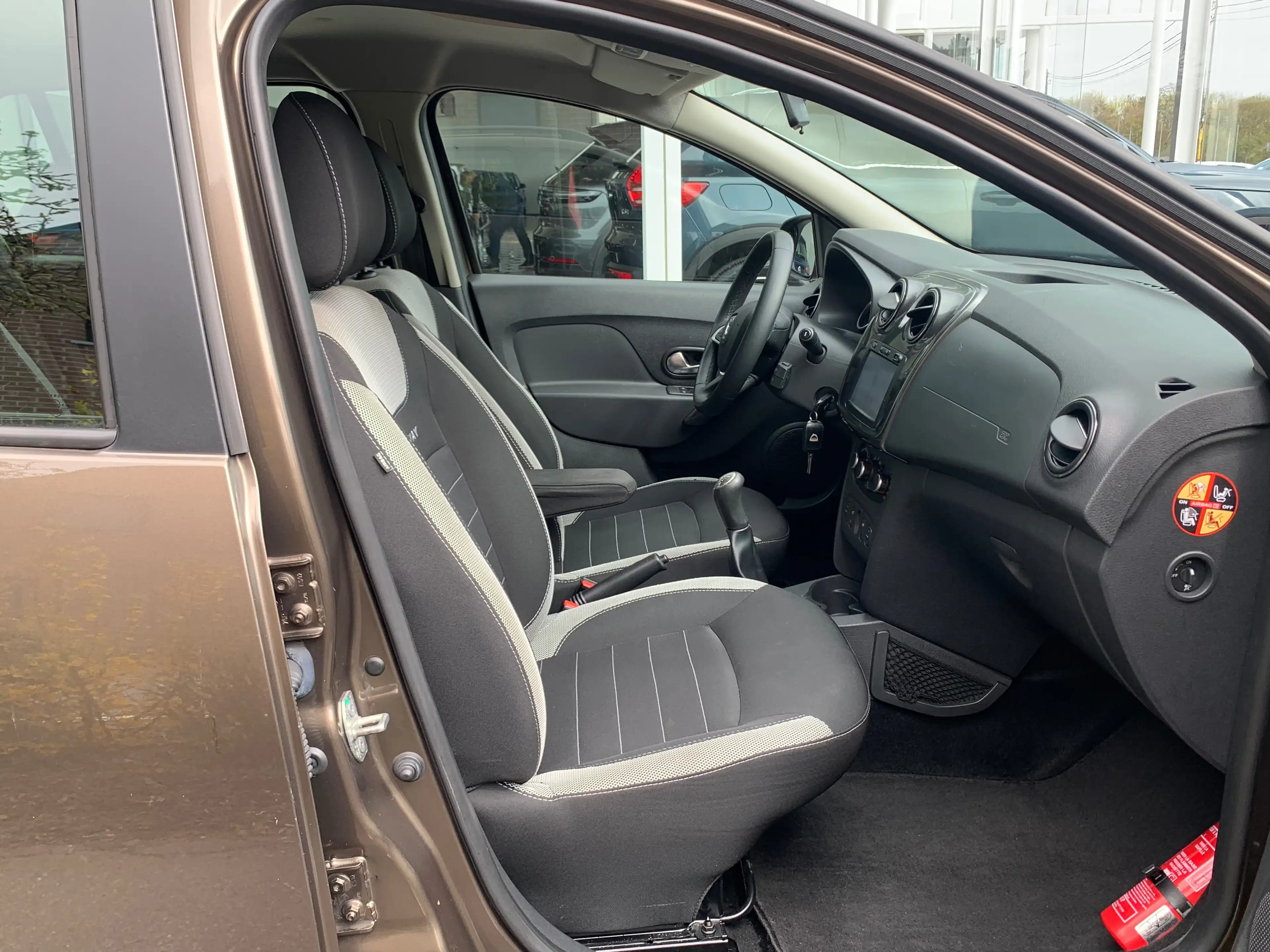 Dacia Logan STEPWAY PLUS / 1.5 dCi 90 CV / Gps / Airco / Camera / Cruise / — photo 12