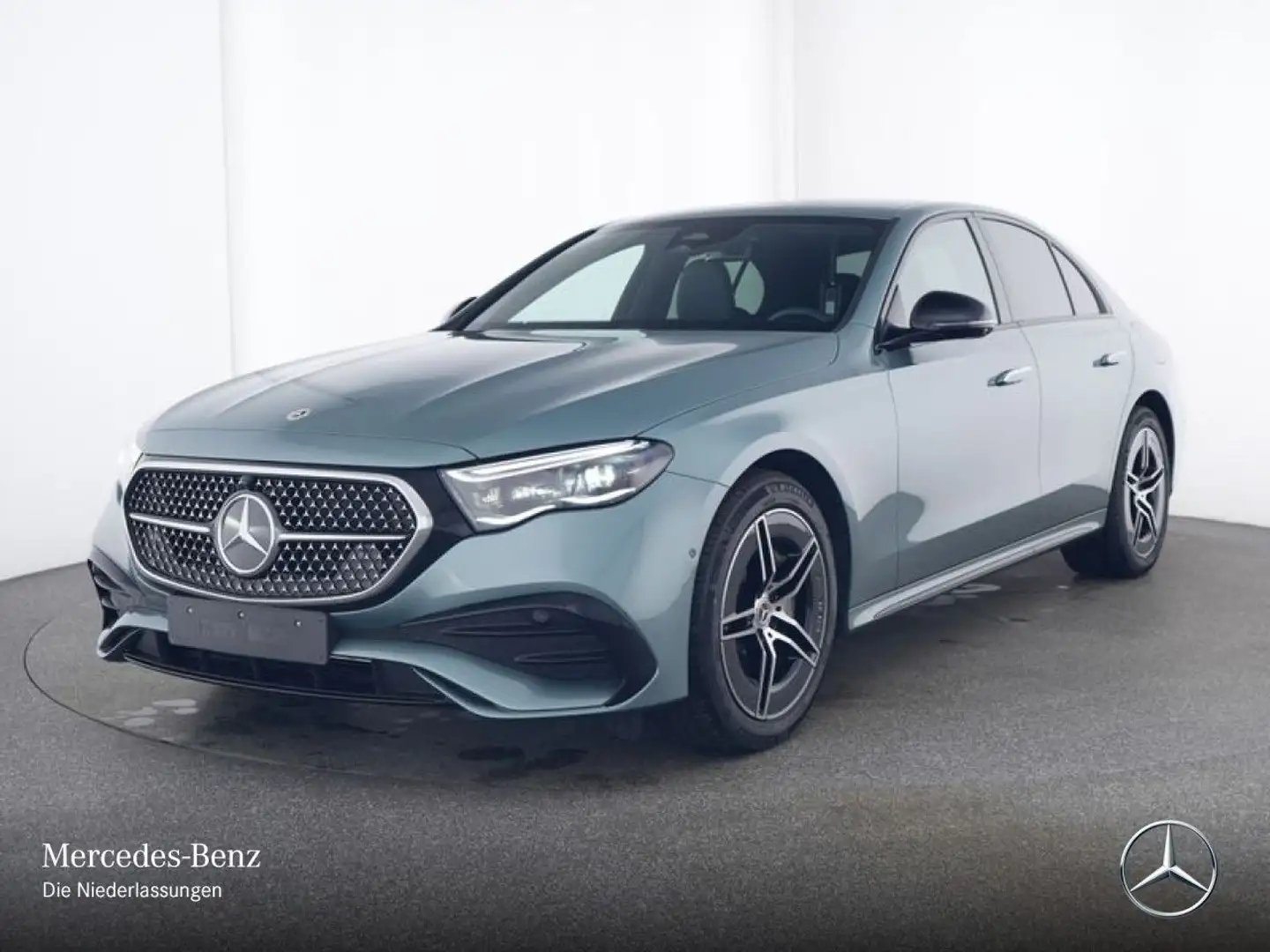 Mercedes-Benz E 300 e Hybrid AMG 360° Distr. Night Spurhalt-Ass Zilver - 2