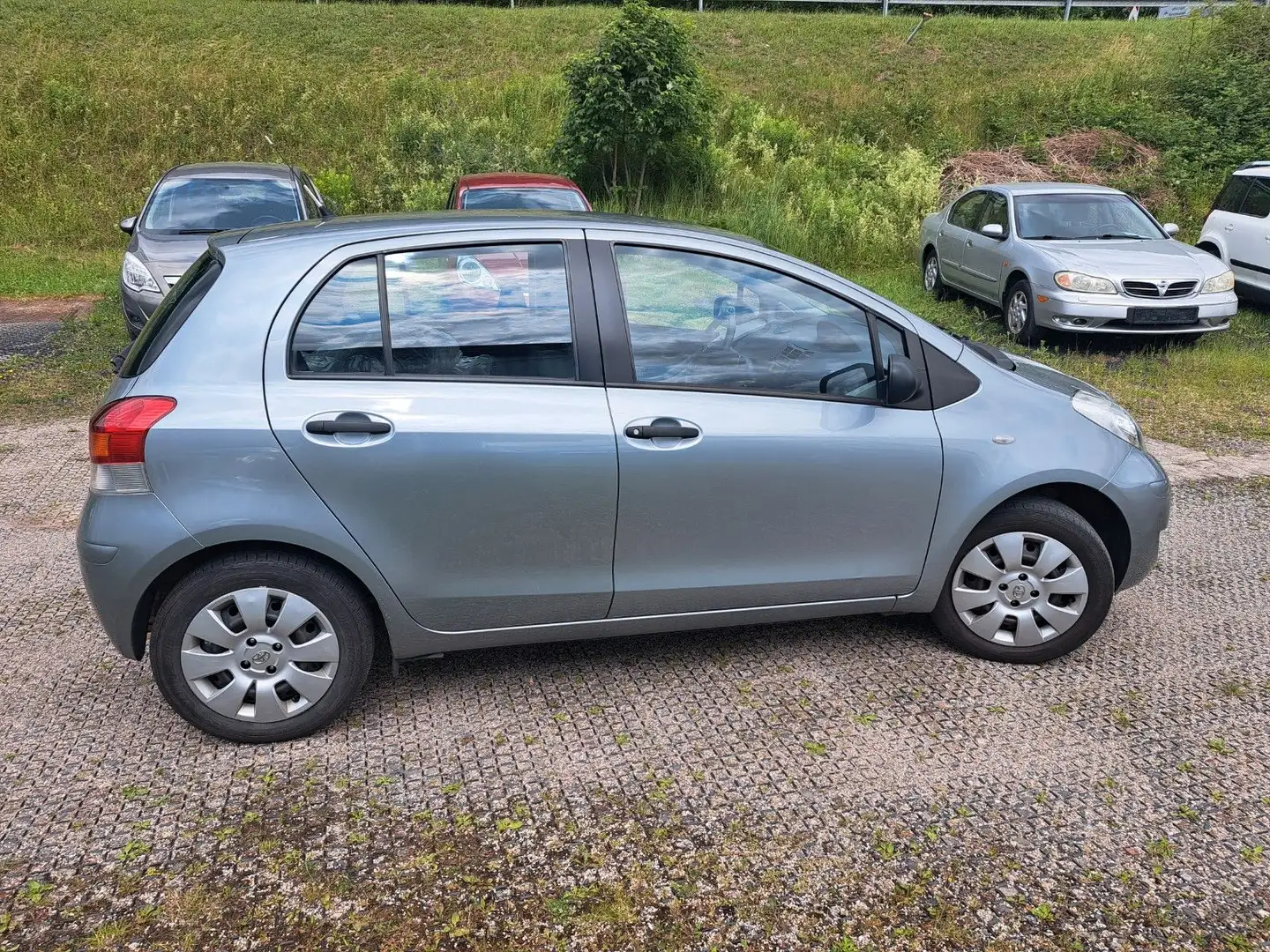 Toyota Yaris Cool 5-türig Klima M+S Gepflegt Zilver - 2