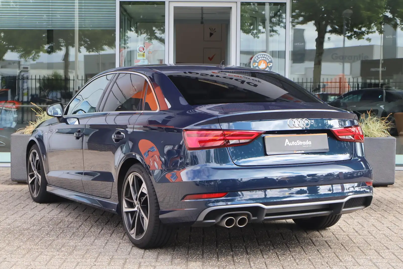Audi A3 Limousine 35 S-Line TFSI 150pk | B&O | Climate | V Bleu - 2