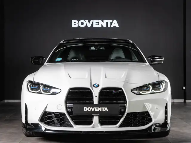 BMW M4 view 2