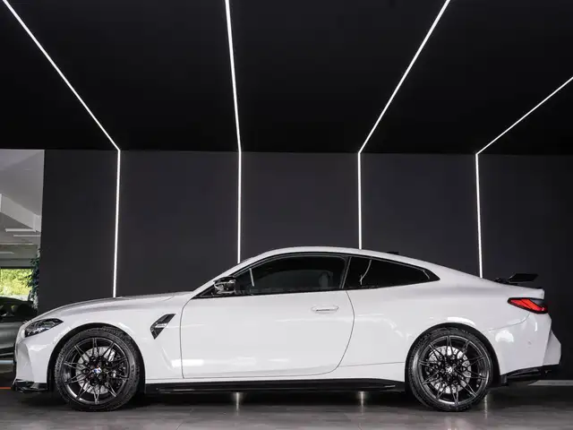 BMW M4 view 6
