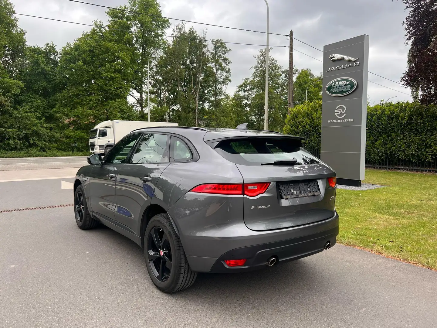 Jaguar F-Pace P250 Gris - 2