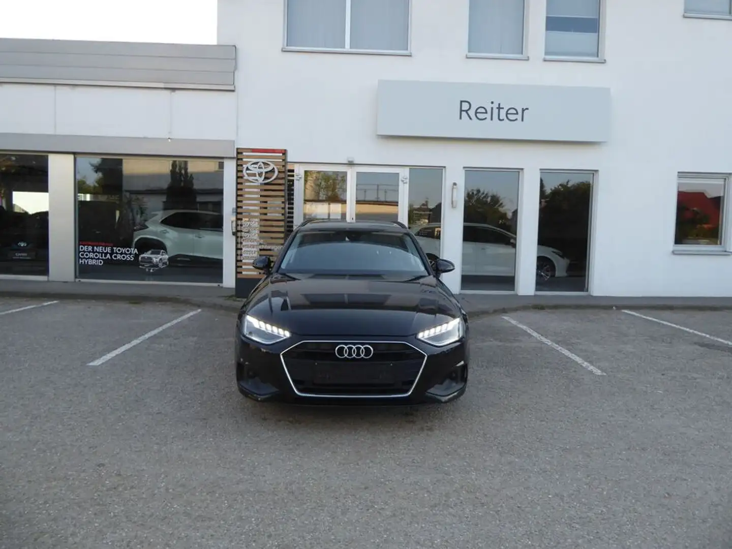 Audi A4 Avant 30 TDI S-tronic *LED*VIRTUAL*AHK* Schwarz - 1