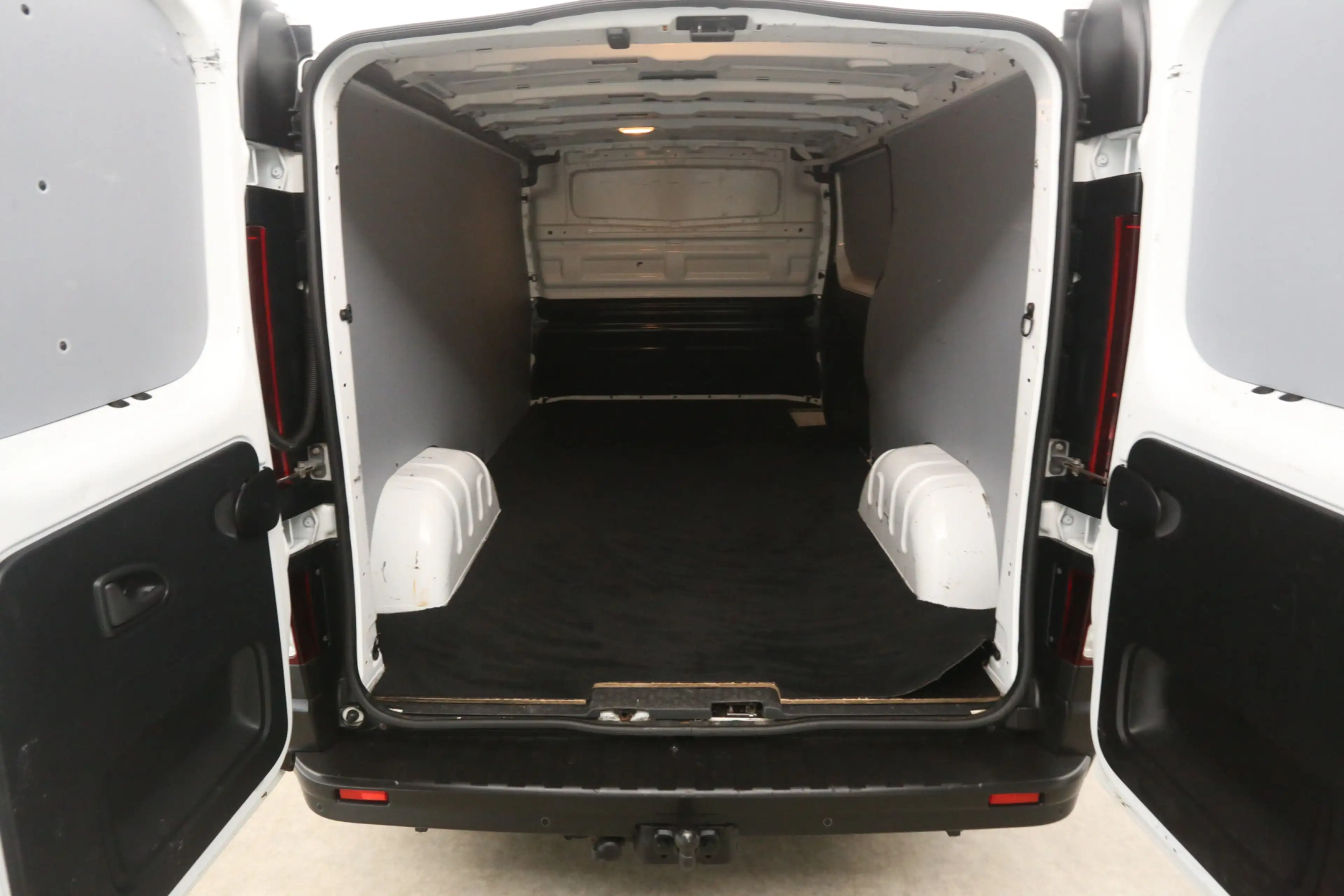 Renault Trafic 2.0 dCi L2H1 | Airco | Cruise | Camera | Carplay | — photo 3
