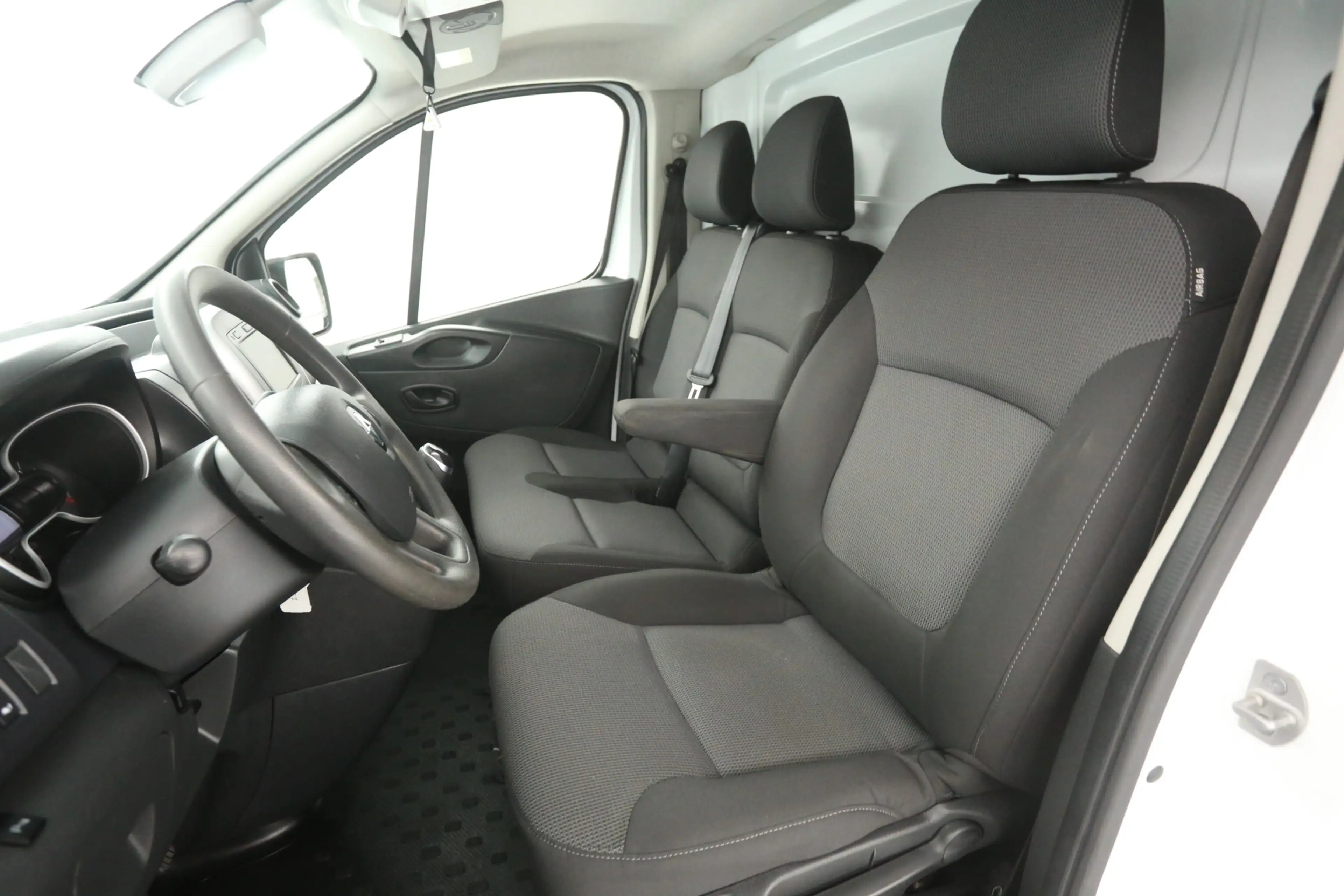 Renault Trafic 2.0 dCi L2H1 | Airco | Cruise | Camera | Carplay | — photo 9