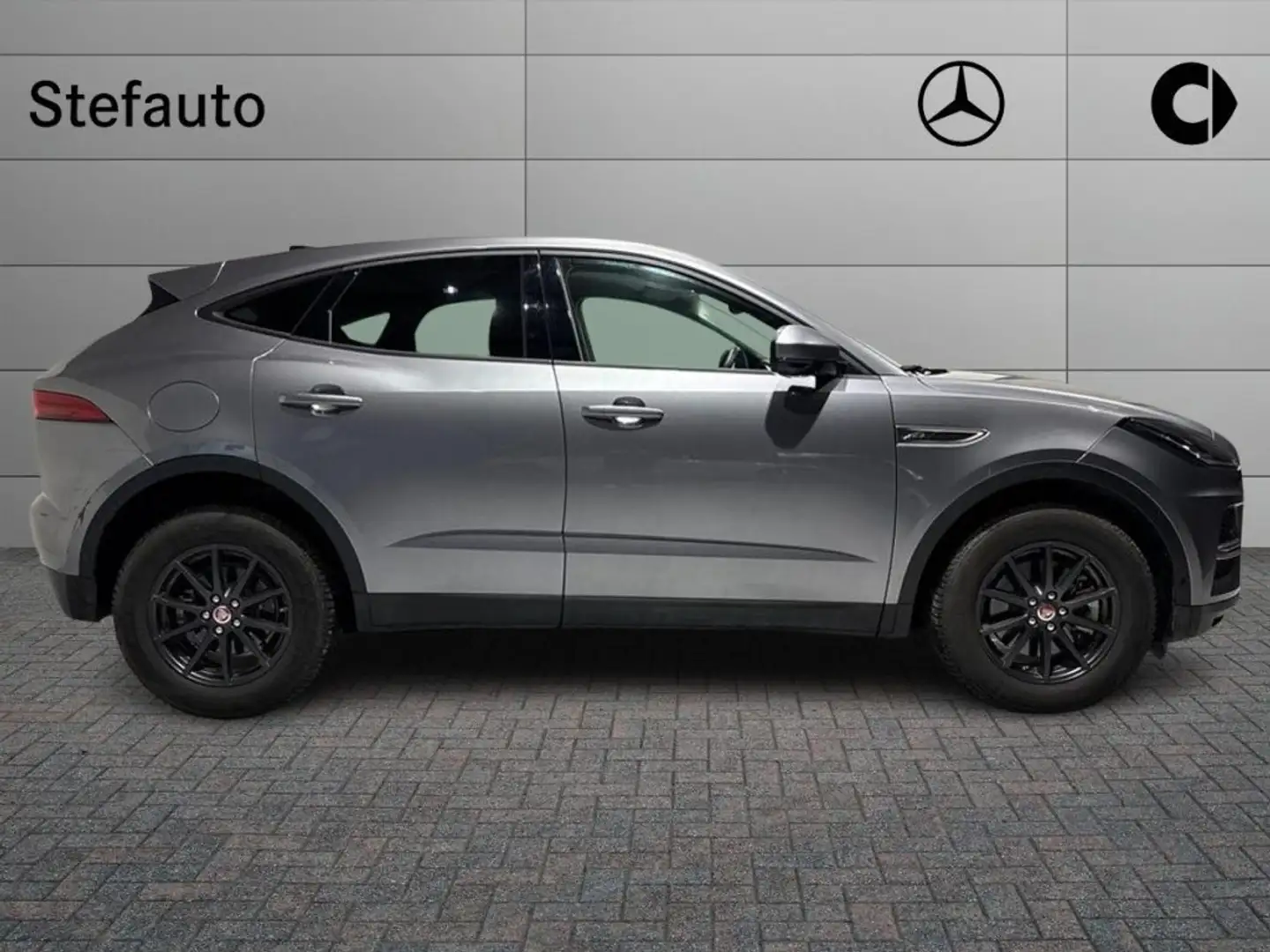 Jaguar E-Pace 2.0D I4 163 CV AWD Auto SE Grigio - 2
