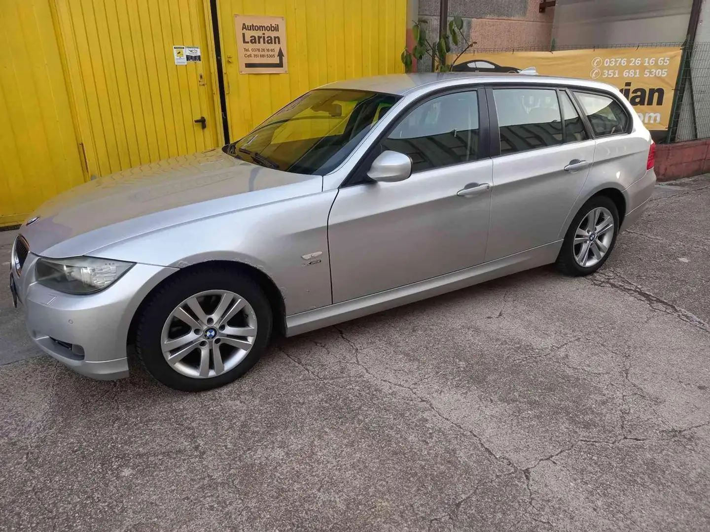 BMW 320 d cat xDrive Touring Eletta Argento - 2