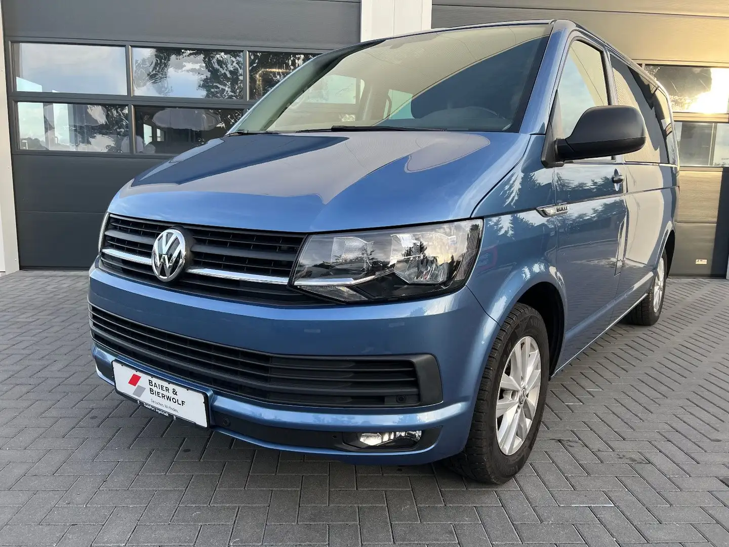 Volkswagen T6 Multivan Klima Navi PDC AHK 2. Hand Bleu - 2