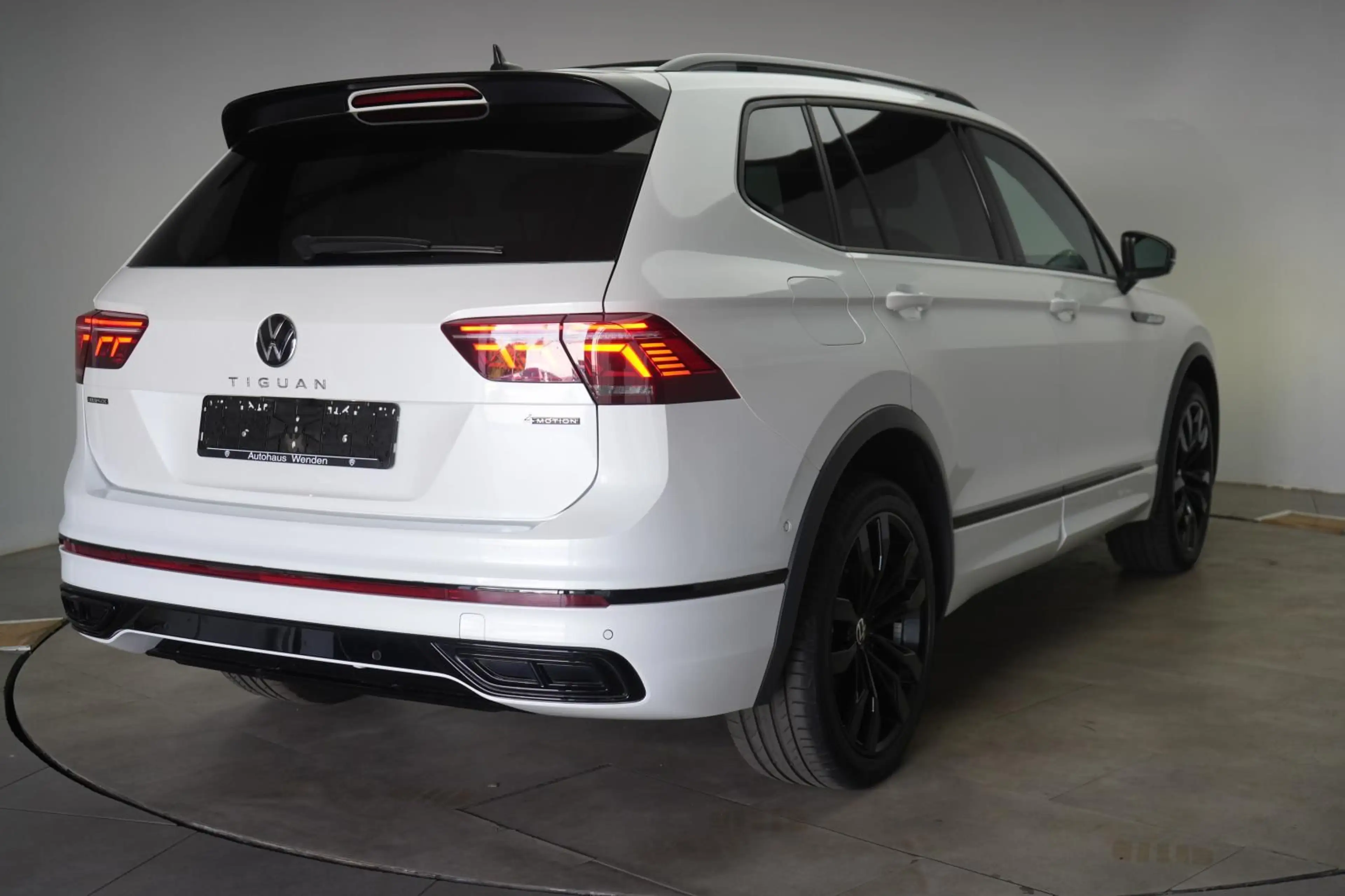 Volkswagen Tiguan Allspace 2.0 TDI 4Motion DSG R-Line ACC/K — photo 4