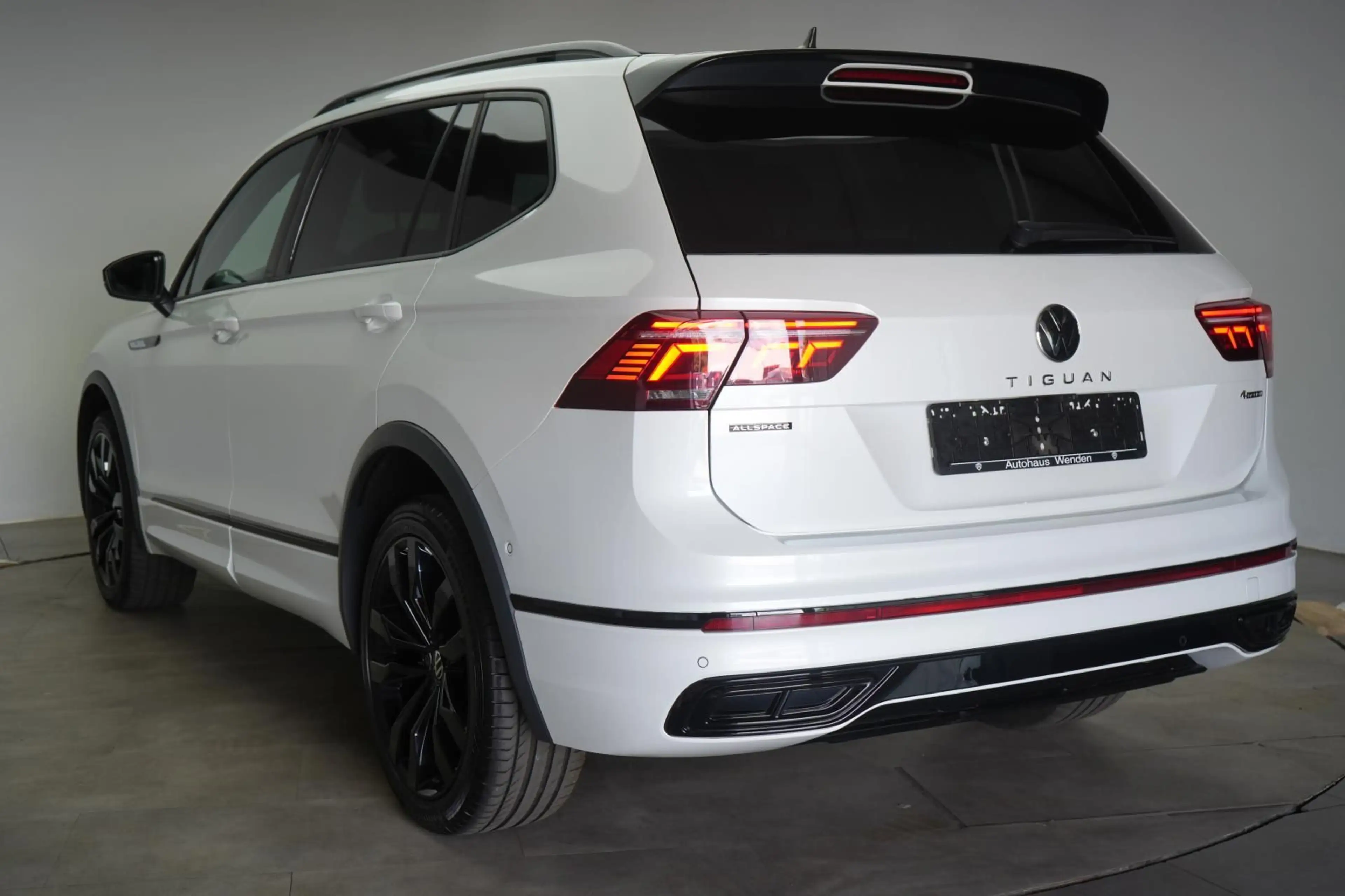 Volkswagen Tiguan Allspace 2.0 TDI 4Motion DSG R-Line ACC/K — photo 5