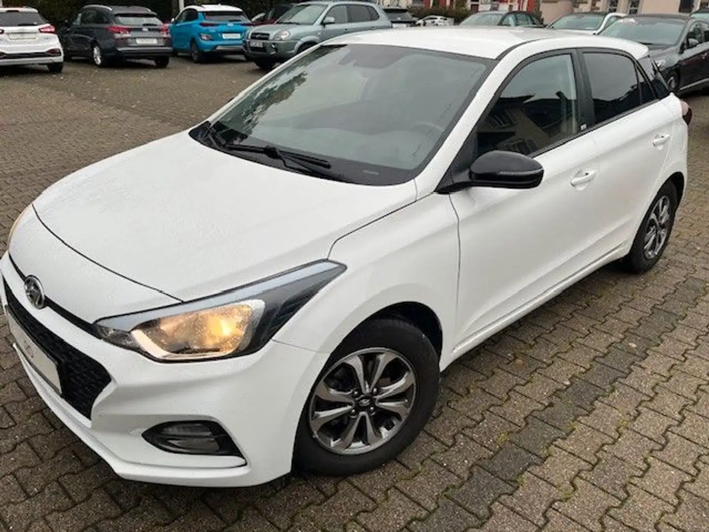 Hyundai i20 1.2 YES! Weiß - 1