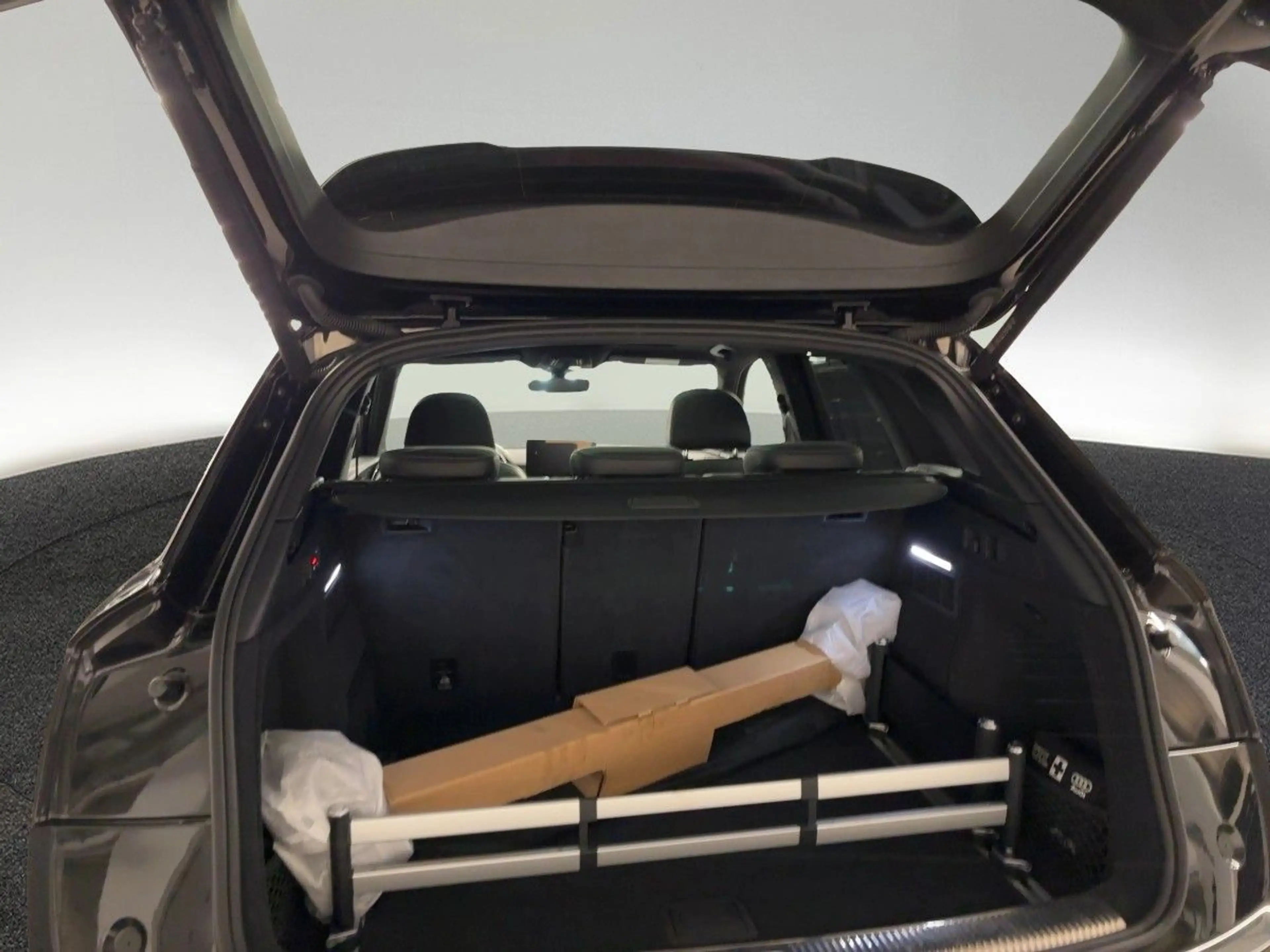 Audi SQ5 TDI tiptr. AHK STDHZG 360°K HUD PANO MATRIX — photo 9