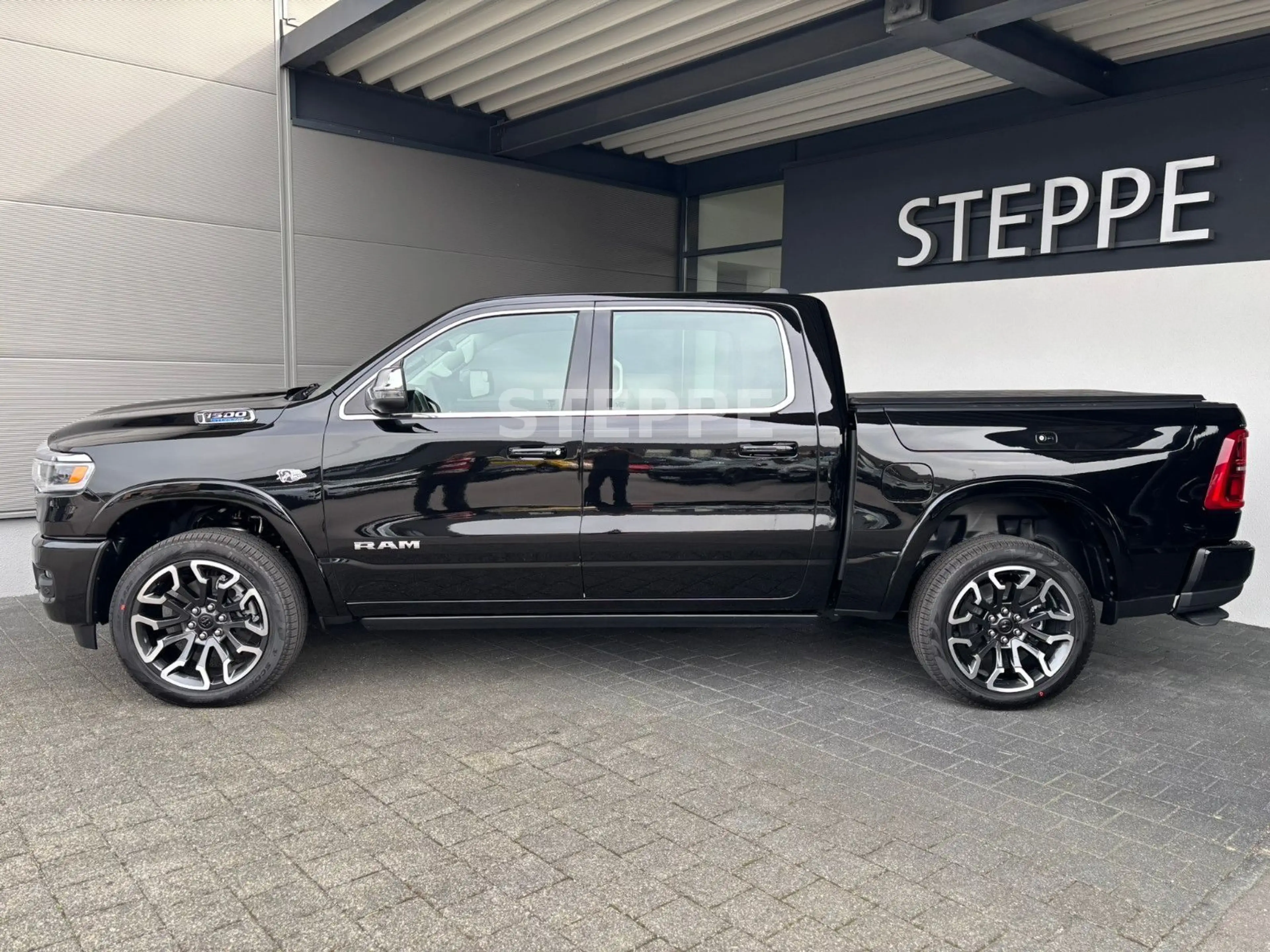 Dodge RAM 2026 RAM 1500 Limited Longhorn 5,7LV8 Rambox — photo 3