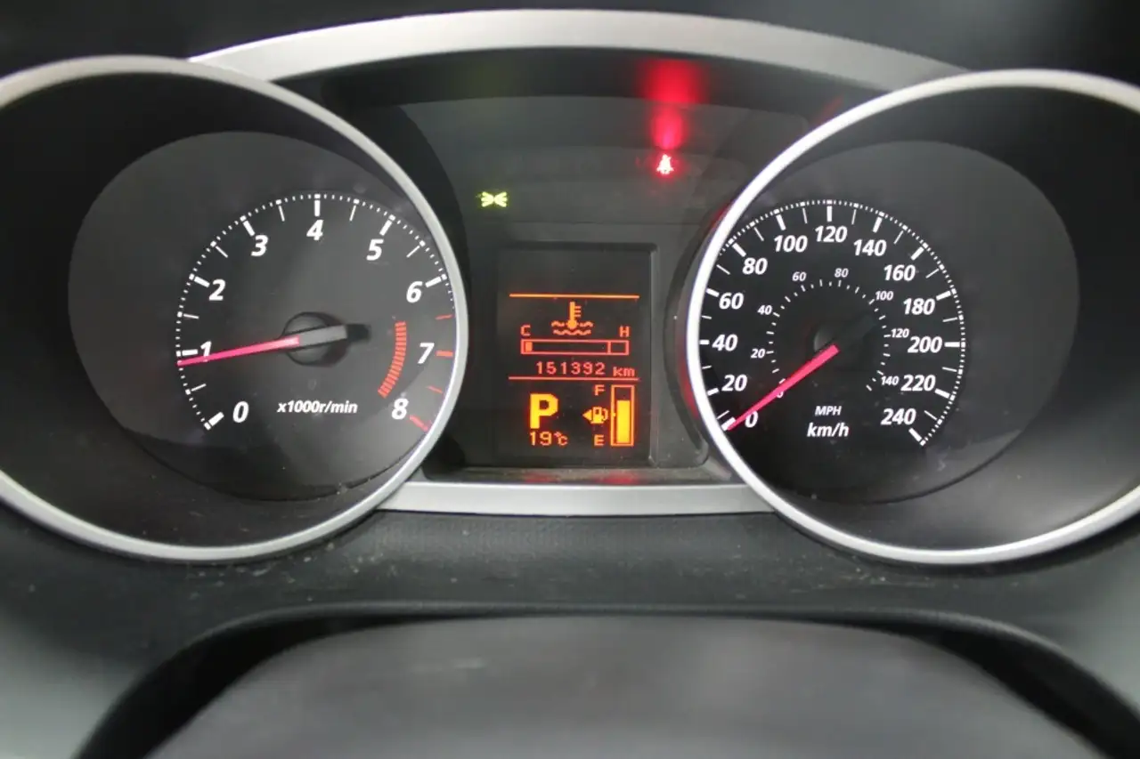 Mitsubishi Outlander снимка Mitsubishi Outlander