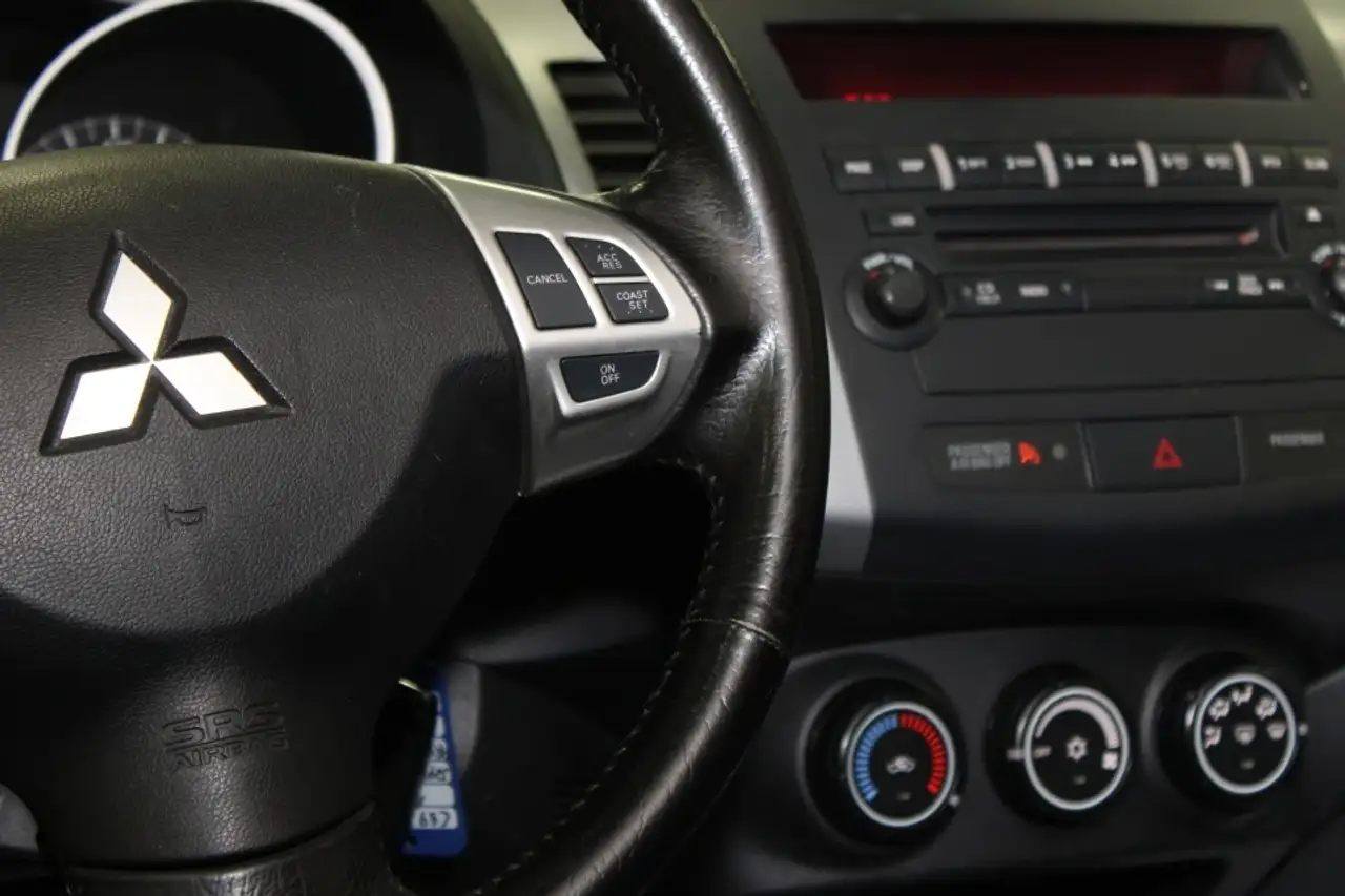 Mitsubishi Outlander снимка Mitsubishi Outlander