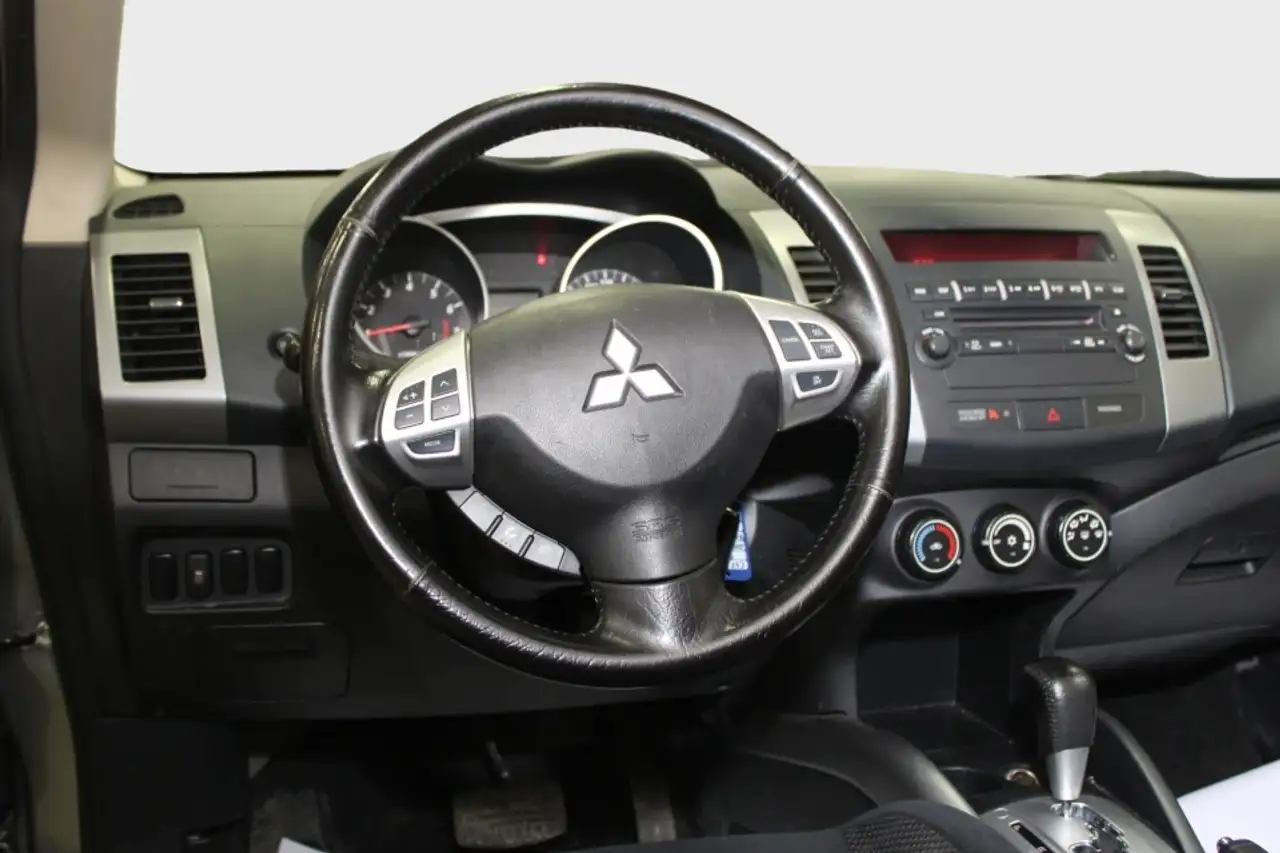 Mitsubishi Outlander снимка Mitsubishi Outlander