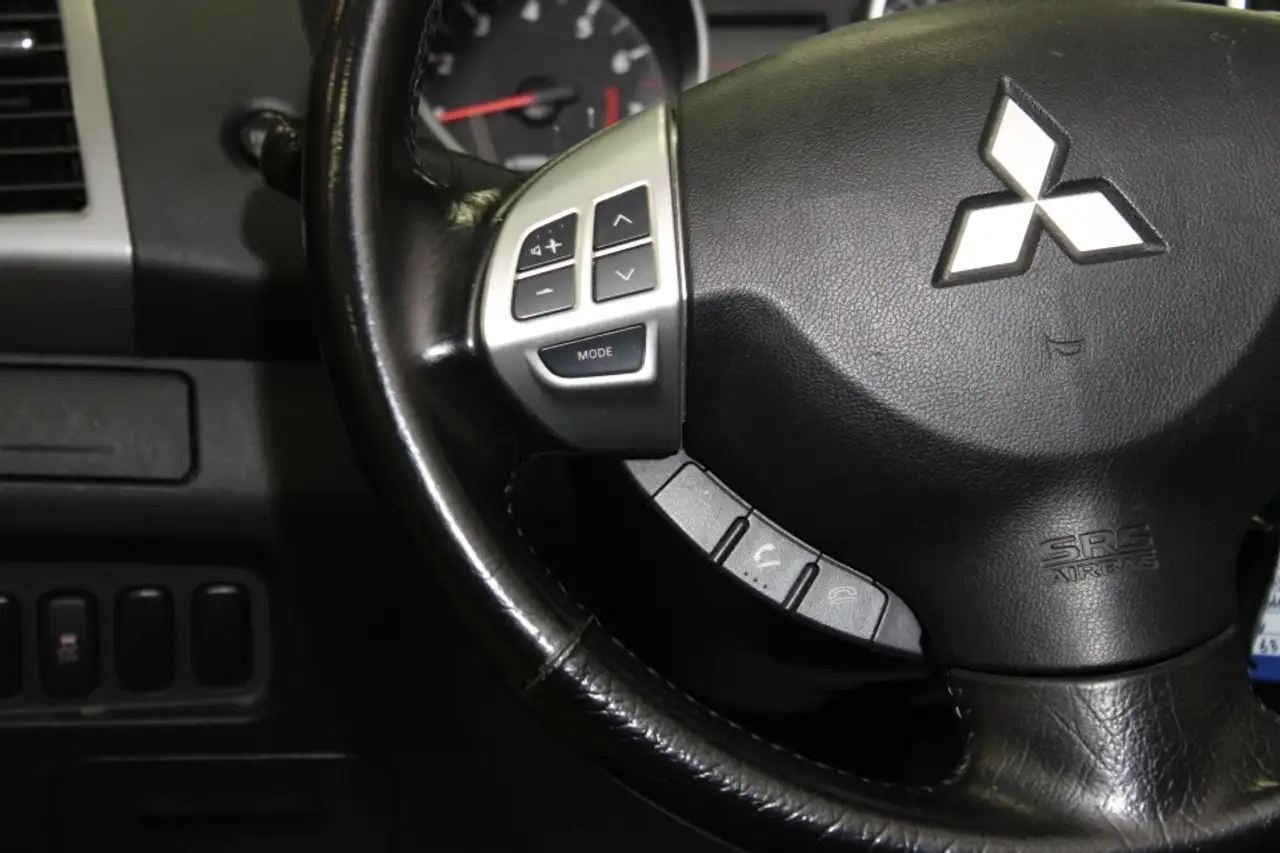 Mitsubishi Outlander снимка Mitsubishi Outlander