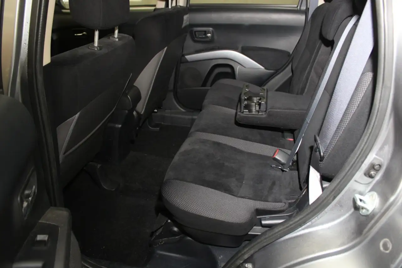 Mitsubishi Outlander снимка Mitsubishi Outlander