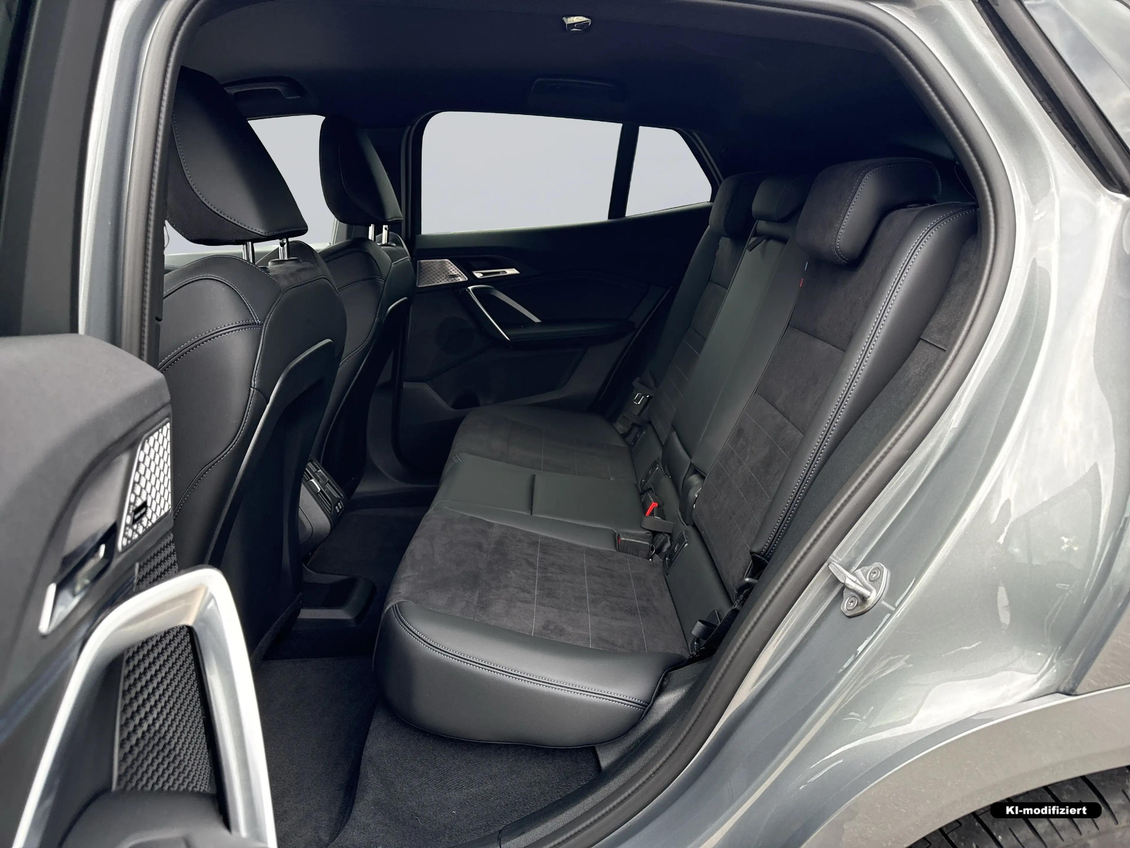 BMW iX2 xDrive30 — photo 9