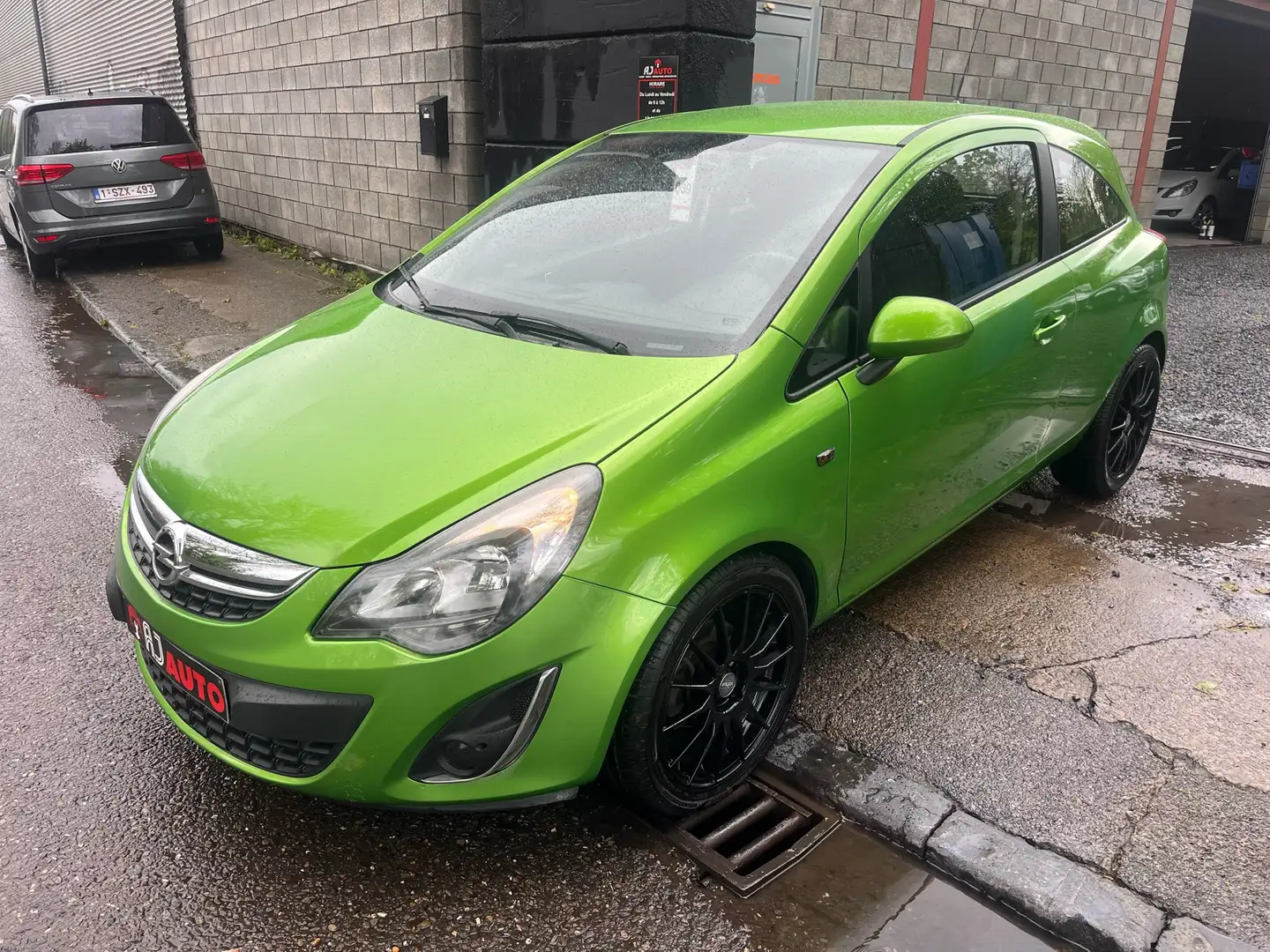 Opel Corsa 1.2i / Gps / Climatisation / Garantie 12 mois Vert - 1