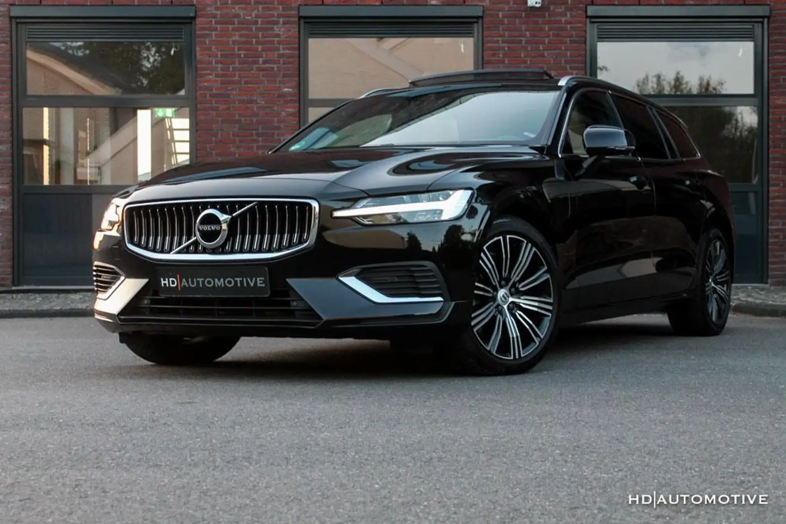 Volvo V60 2.0 T6 Twin Engine AWD Inscription PANO|LEER|PILOT Negro - 1