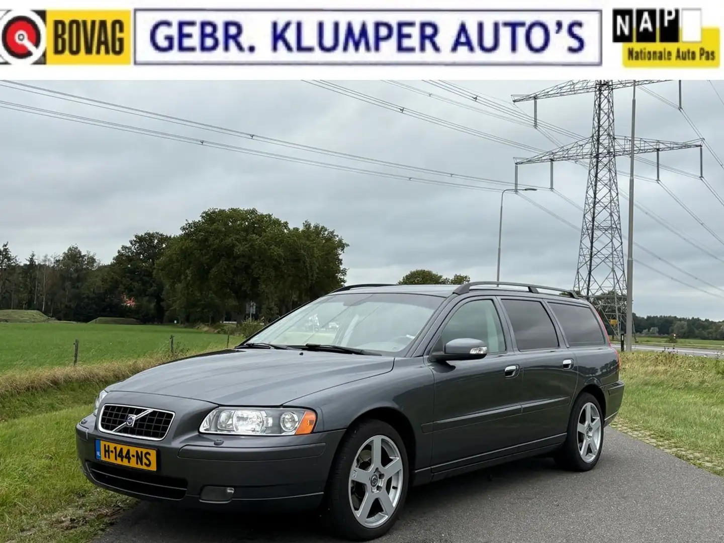 Volvo V70 2.5T Edition Classic, Leer, Cruise, ECC, Haak, 17" Grijs - 1