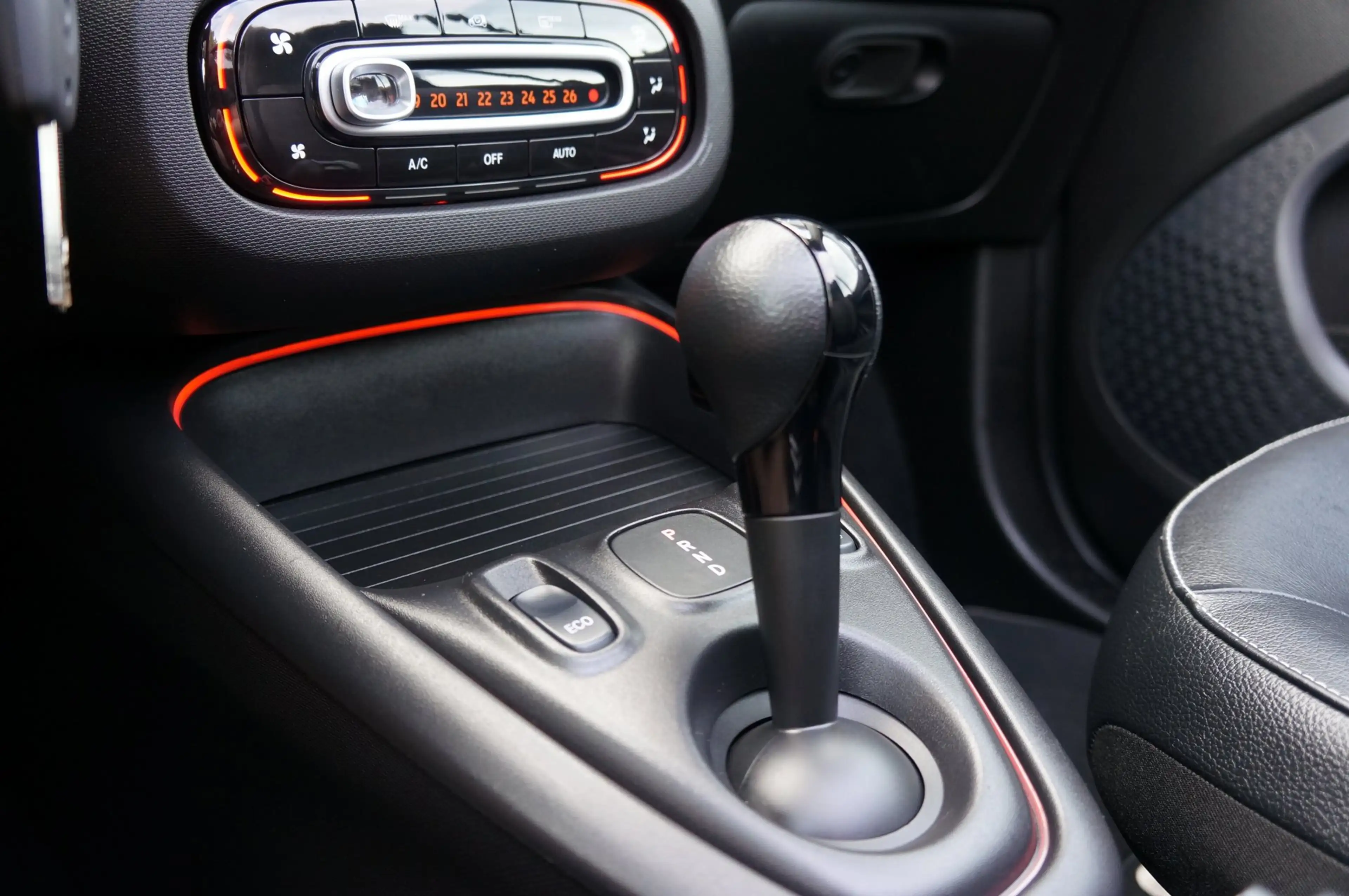 smart forTwo cabrio EQ Comfort PLUS 18 kWh; Leder+Camera=ORG NL — photo 6