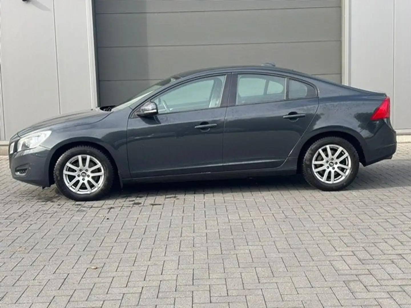 Volvo S60 S60 DRIVe Momentum Gris - 2