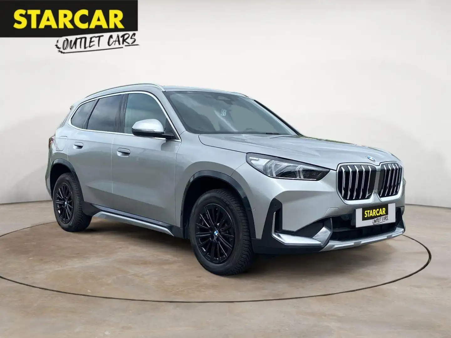 BMW X1 sDRIVE 20i xLINE+SPORTSITZE+ACC+CURVED-DISPLAY+19" Stříbrná - 1