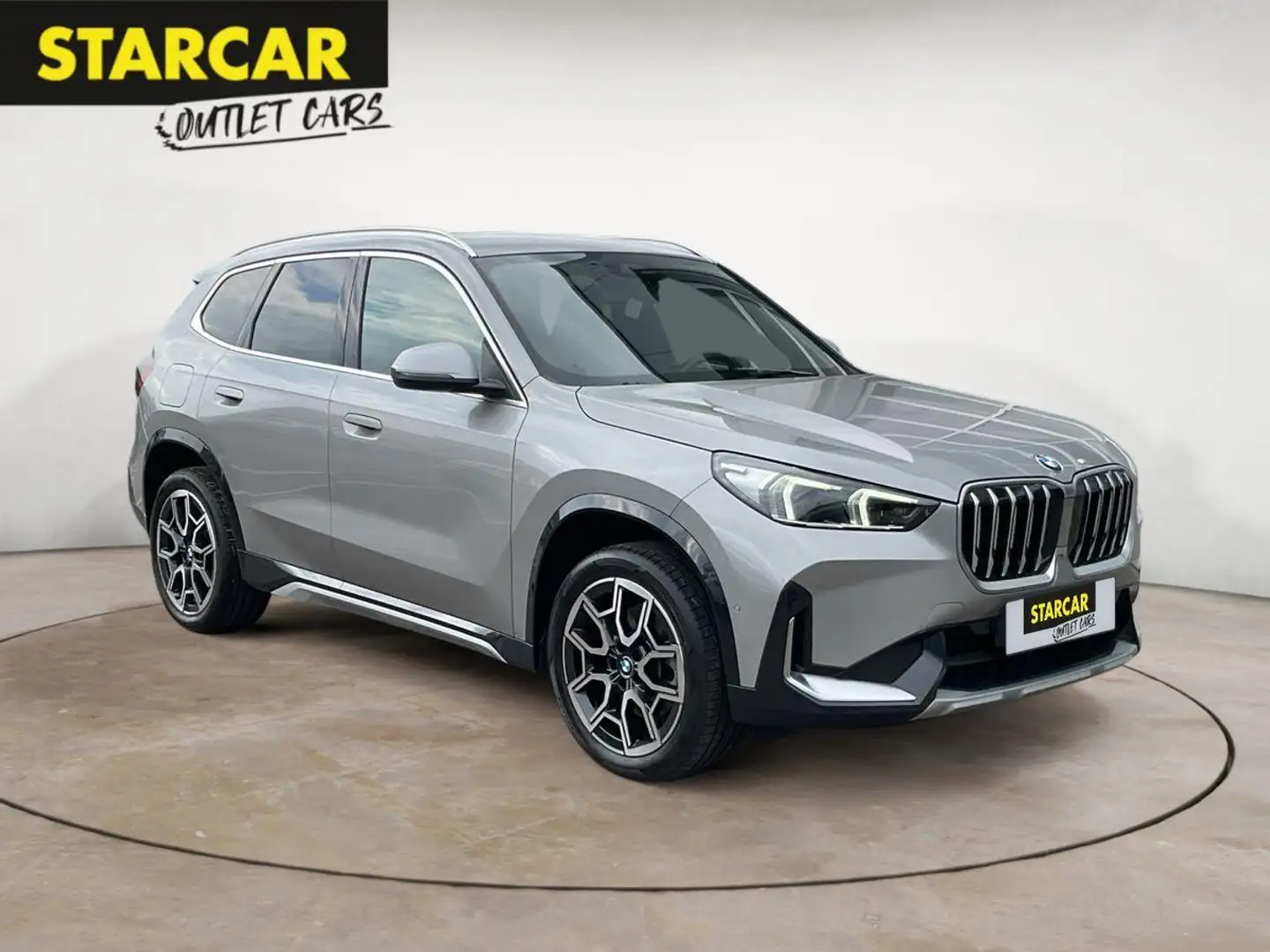 BMW X1 sDRIVE 20i xLINE+SPORTSITZE+ACC+CURVED-DISPLAY+19" Argent - 1