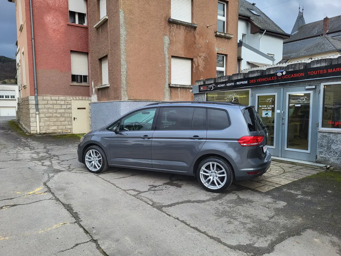 Volkswagen Touran 2.0 TDI 150CV DSG 7 PLACES NEW MODEL Gris - 2