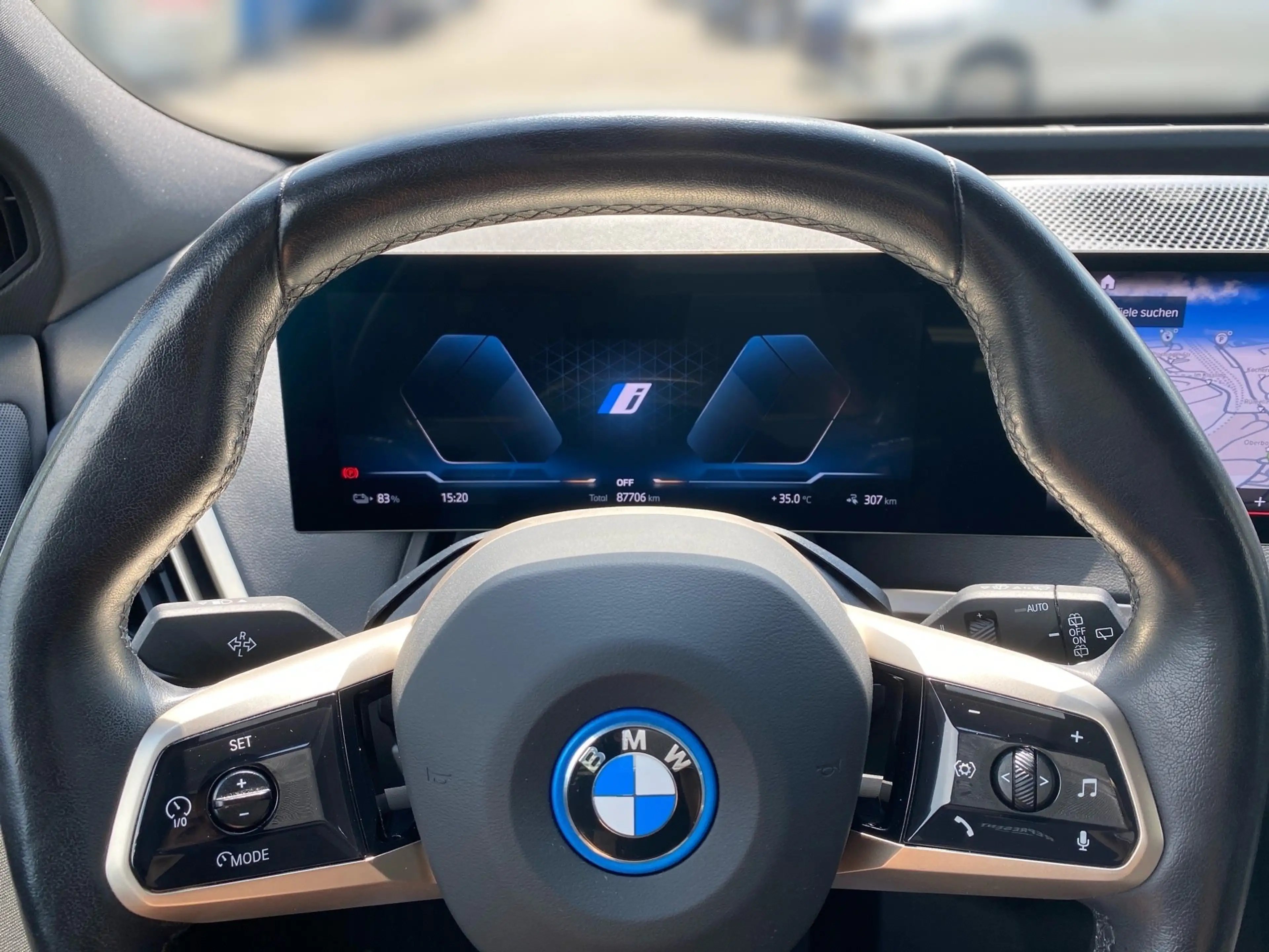 BMW iX xDrive40 — photo 8