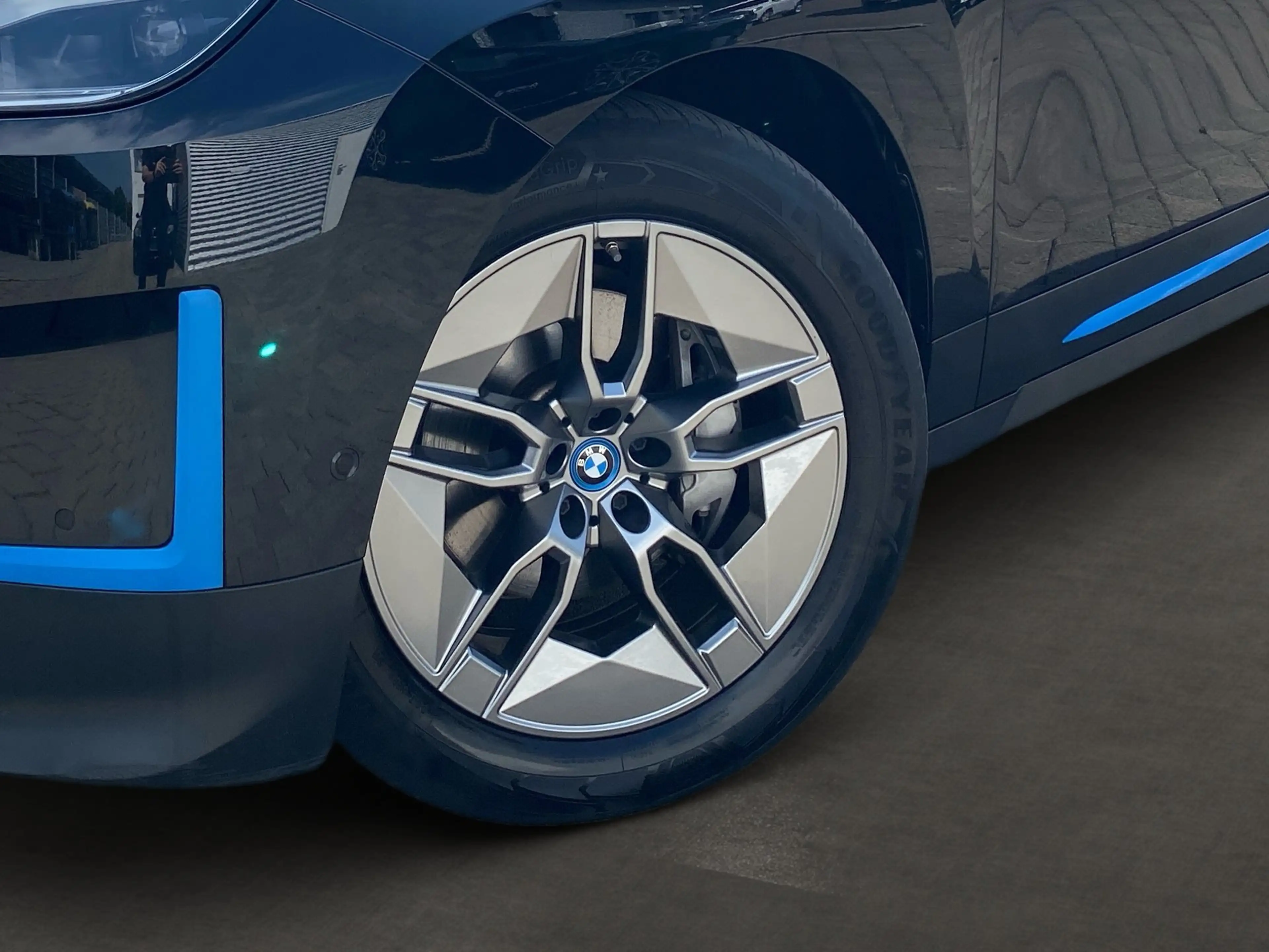 BMW iX xDrive40 — photo 6