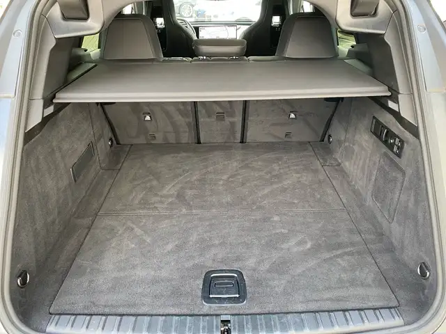 BMW Ix view 12