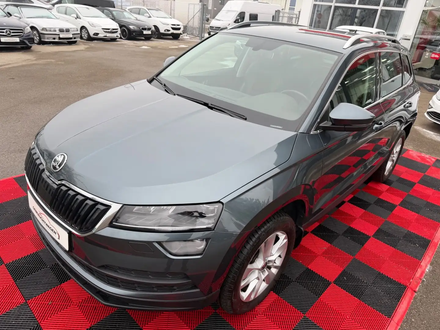 Skoda Karoq 2.0 TDI SCR 4X4 DSG*AHK*ASR*LED*LEDER* Grau - 2