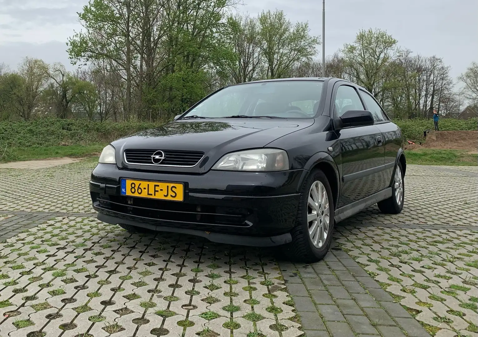 Opel Astra 1.6-16V Njoy 101pk Zwart - 2