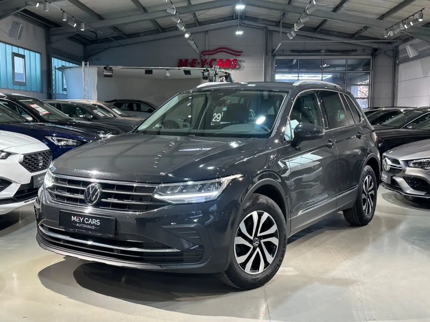 Volkswagen Tiguan Active*LED*PDC*ACC*MWST* Gris - 1