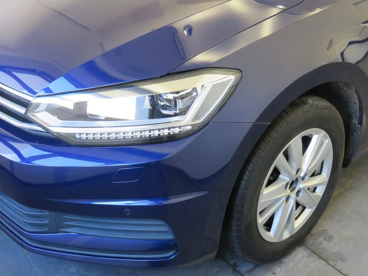Volkswagen Touran Comfortline TDI SCR Blau - 2