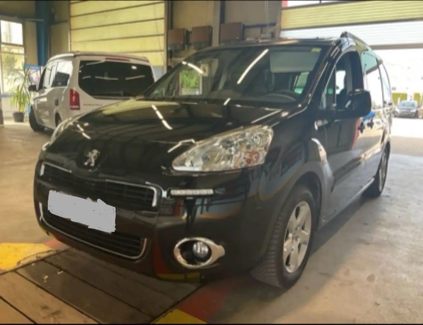 Peugeot Partner Tepee Allure ** Behindertengerecht-Rampe Schwarz - 1