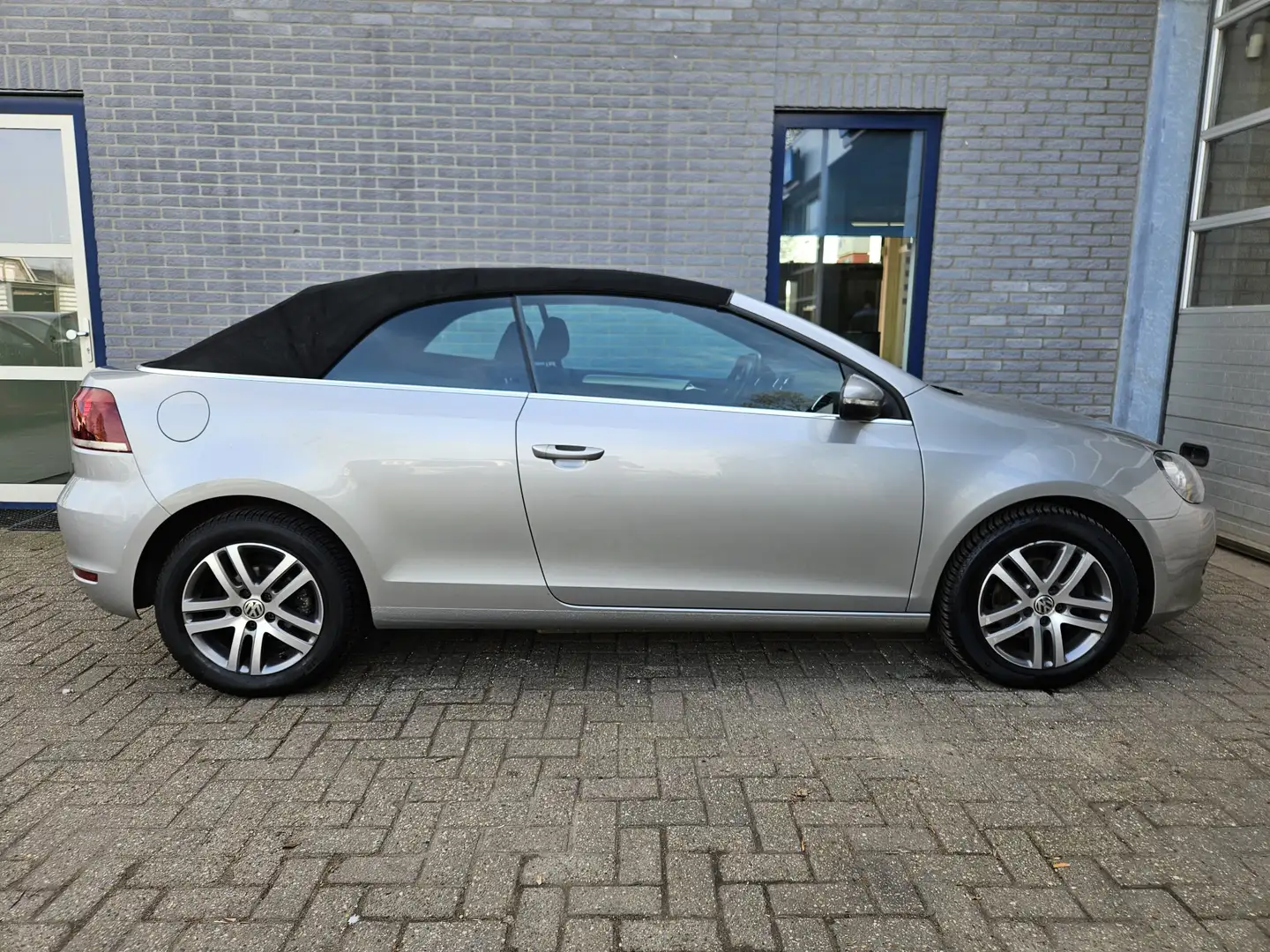 Volkswagen Golf Cabriolet 1.2 TSI BlueMotion Inclusief Afleveringskosten Szary - 2
