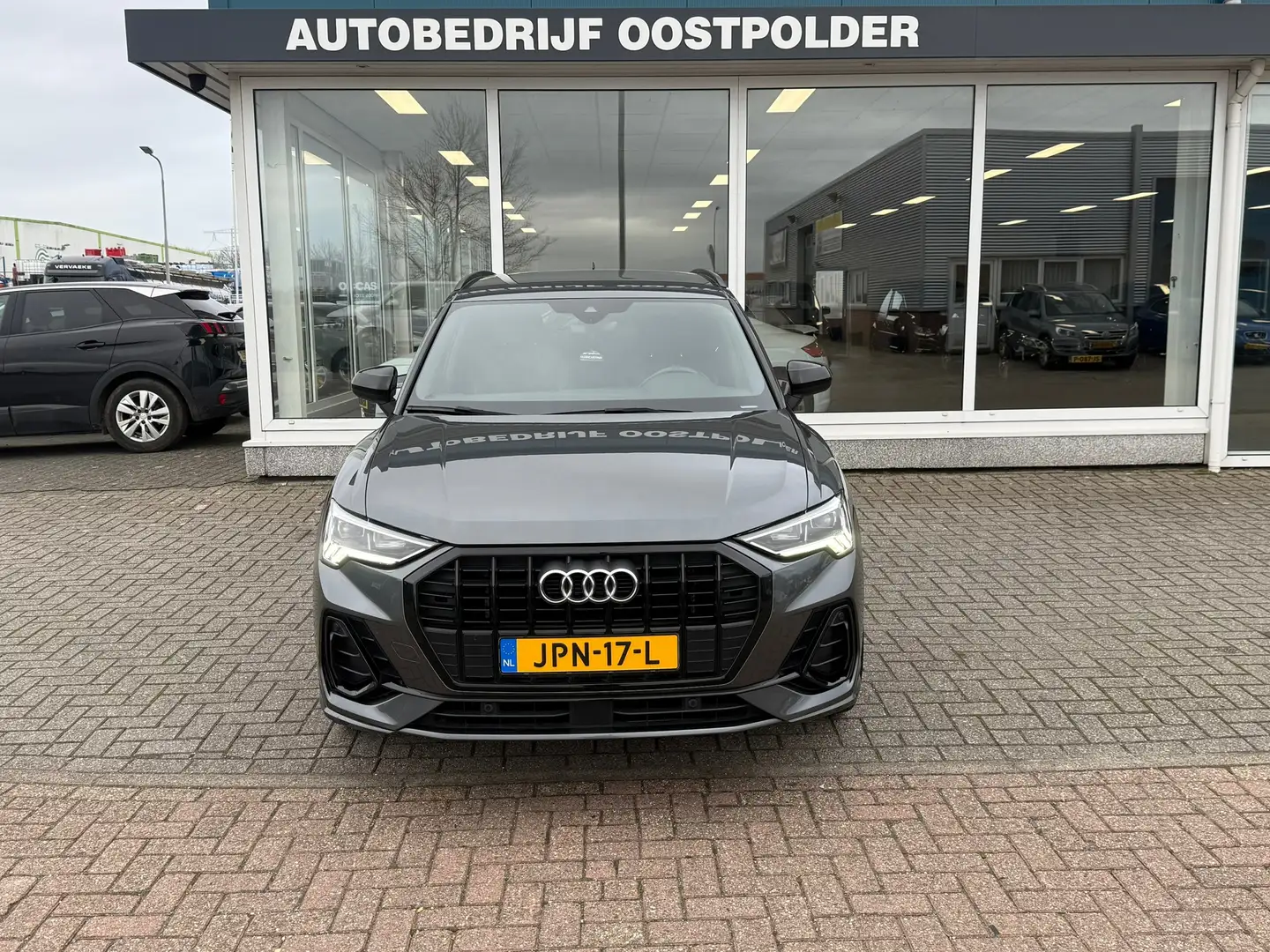 Audi Q3 35 TFSI S edition Grijs - 2