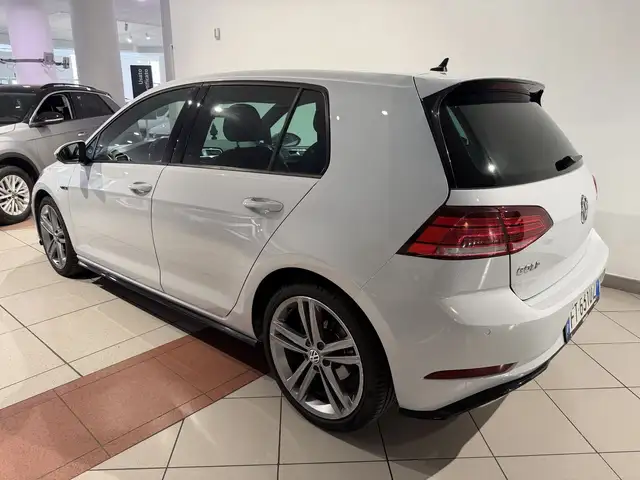 Volkswagen Golf view 3