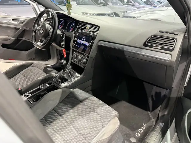 Volkswagen Golf view 10