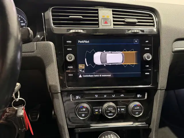 Volkswagen Golf view 13