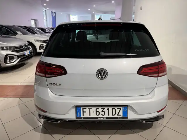 Volkswagen Golf view 4