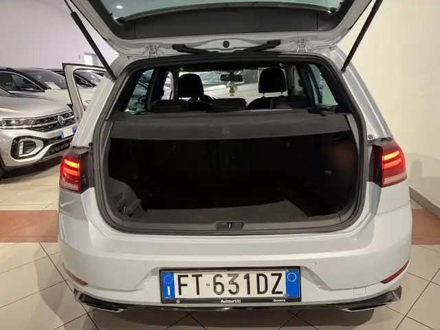 Volkswagen Golf view 9