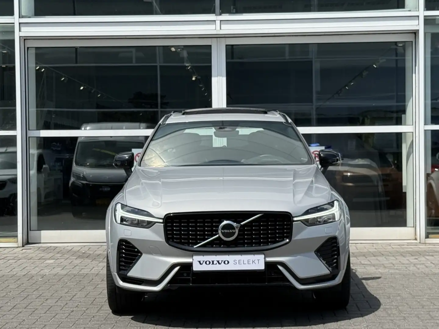Volvo XC60 T6 340PK Recharge R-Design| Adap.Cruise| Luchtveri Zilver - 2