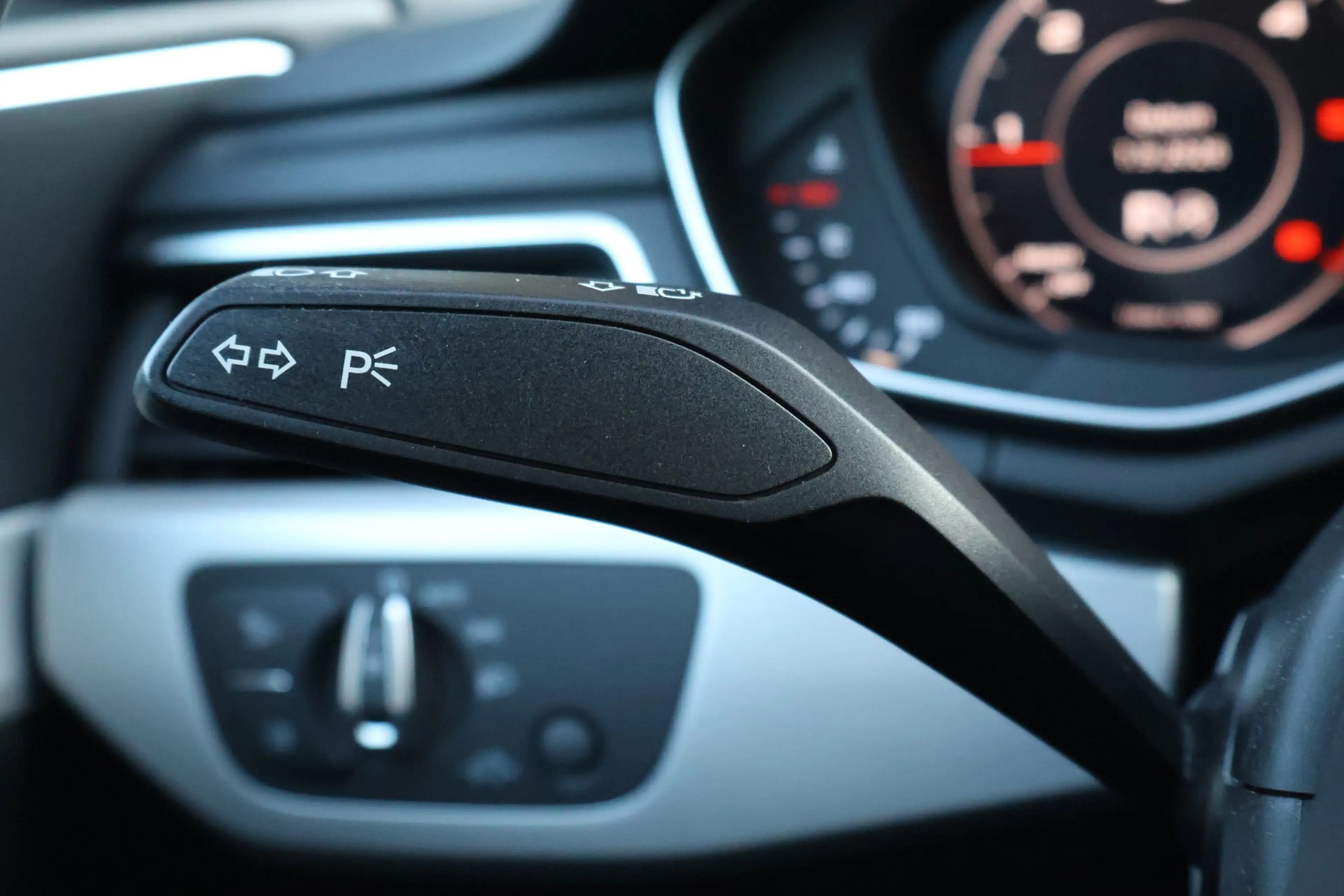 Audi A4 allroad 2.0 TDI quattro Digitales Cockpit LED — photo 23