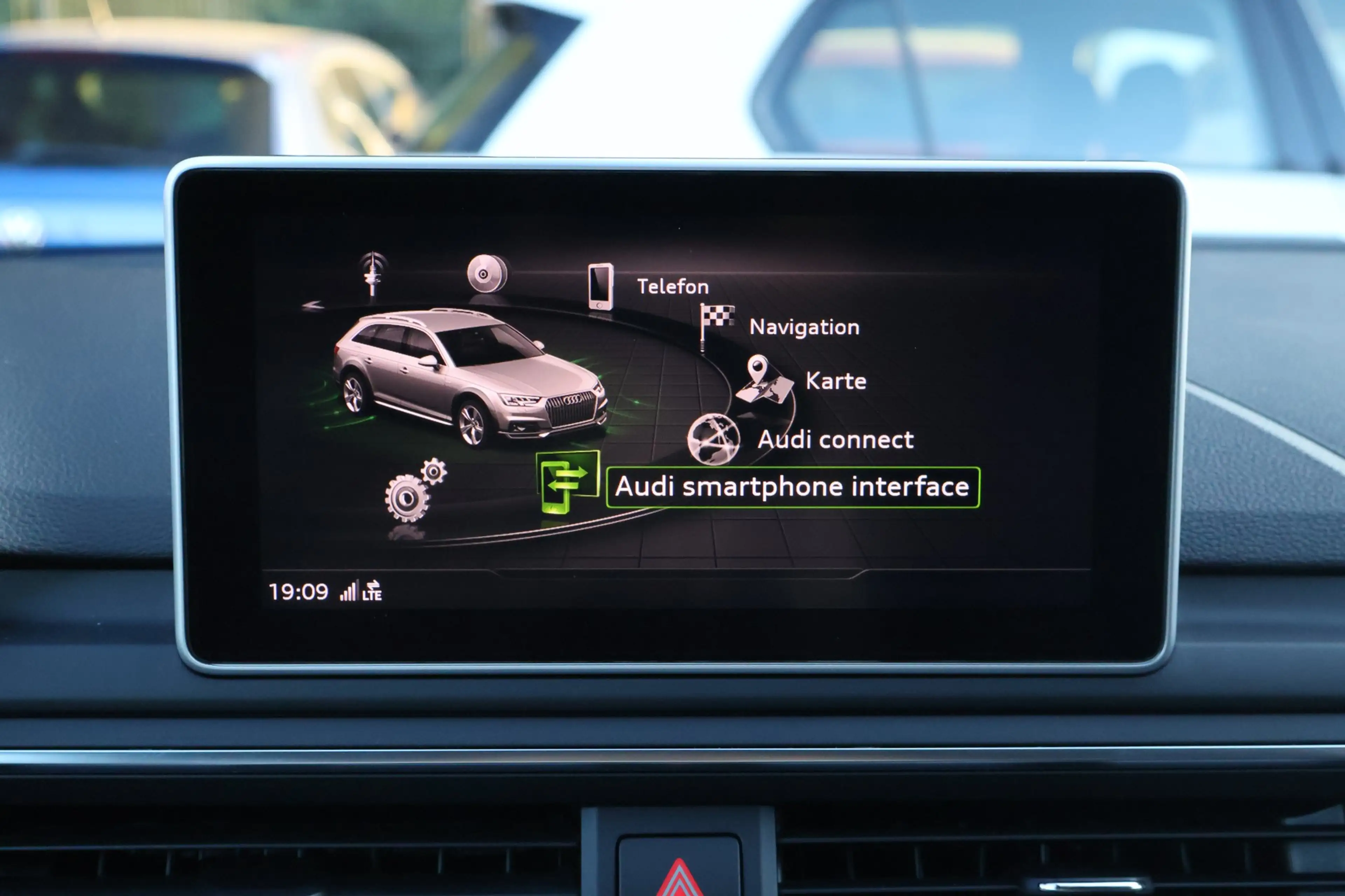 Audi A4 allroad 2.0 TDI quattro Digitales Cockpit LED — photo 16